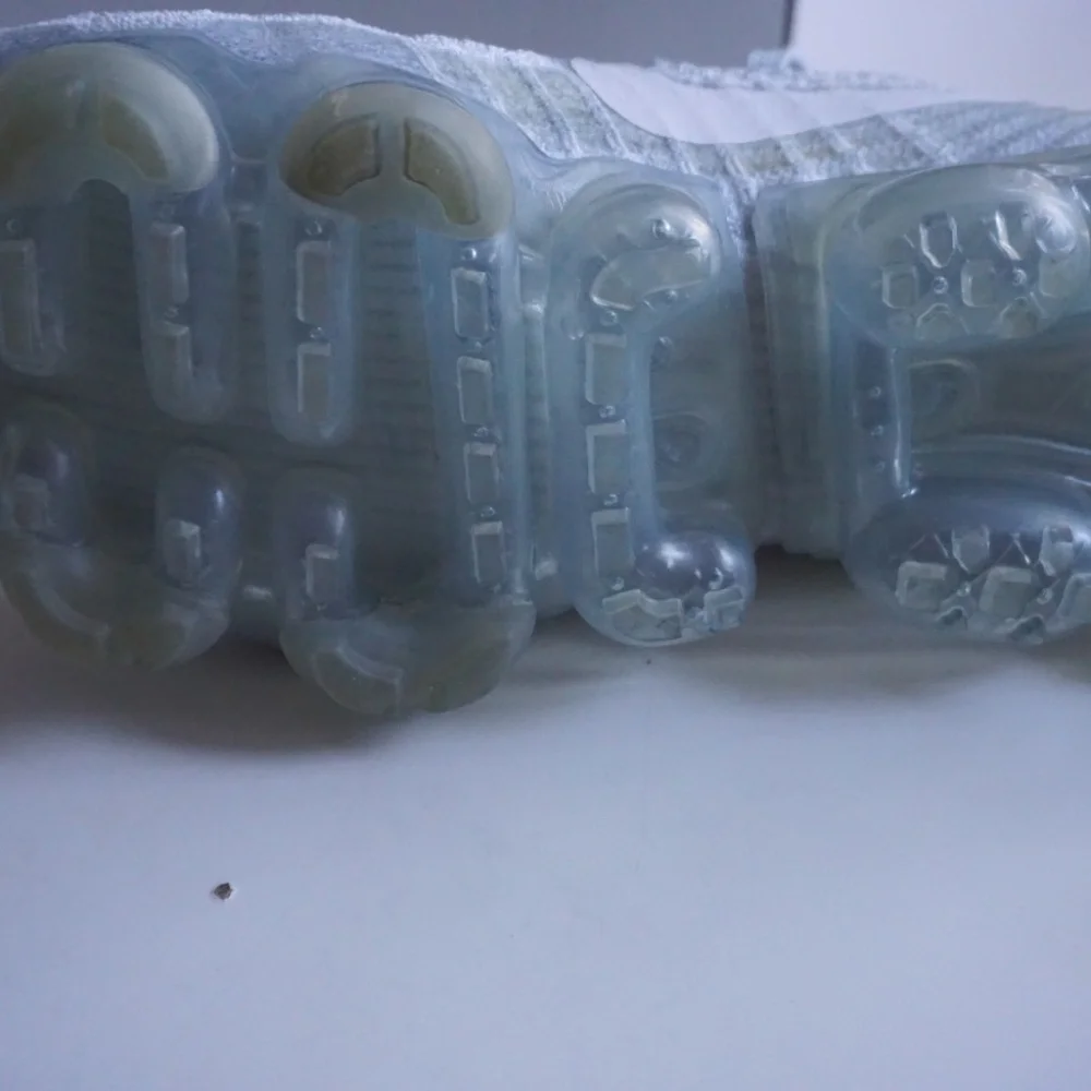 NIKE | WOMEN'S NIKE AIR VAPORMAX FLYNIT - Picture 9 of 13